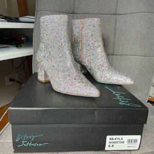 Betsey Johnson 6.5 Multi Booties